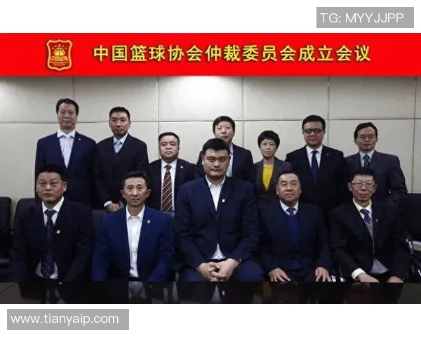 姚明带领中国篮球队员齐聚一堂共谋未来发展与团结奋进之路